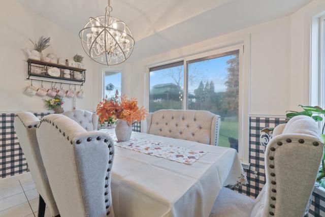 2920 Aspen Glow Lane, Redding CA: https://media.crmls.org/mediaz/17927bce-f7fc-4a96-a1ac-76972cb1c563.jpg