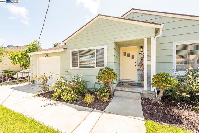 963 Douglas Dr, San Leandro CA: https://media.crmls.org/mediaz/179307f4-607e-4bfb-9e56-36d90d9b7959.jpg