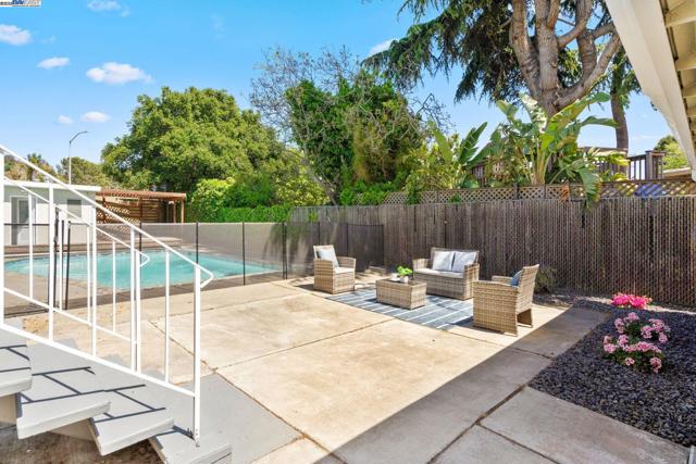 955 Maud Ave, San Leandro CA: https://media.crmls.org/mediaz/17930cf0-7fde-4fbb-ad54-5b4e37599ed0.jpg
