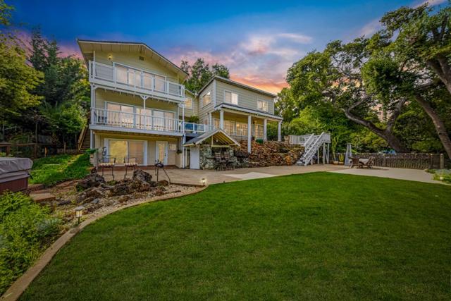 17480 Hoot Owl Way, Morgan Hill CA: https://media.crmls.org/mediaz/17939eb2-8e41-4a59-9789-094db377f23e.jpg