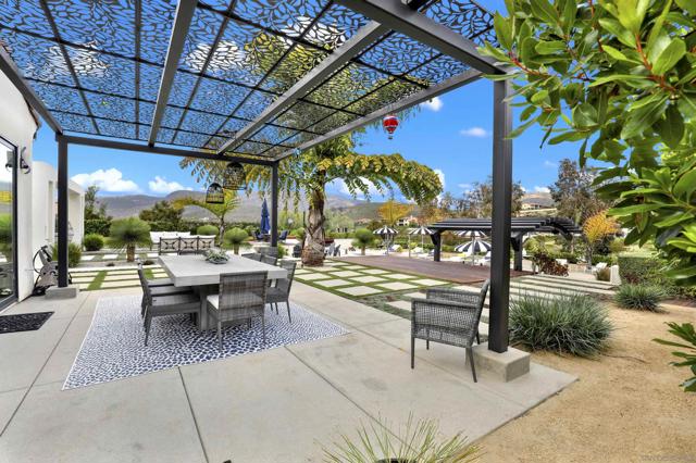 8366 The Landing Way, San Diego CA: https://media.crmls.org/mediaz/179422d9-ed25-4ded-9ff6-d4b7f398228a.jpg