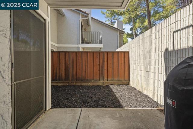 321 Via Cordova Ln, Martinez CA: https://media.crmls.org/mediaz/17944f99-52e5-4ddf-9bd7-d45292d9d692.jpg