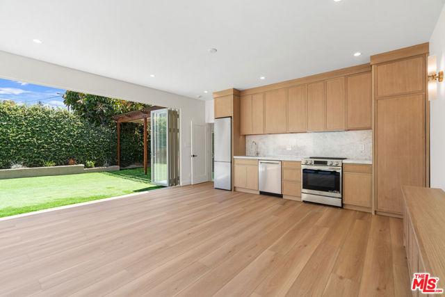 2347 Parnell Avenue, Los Angeles CA: https://media.crmls.org/mediaz/1794501c-2372-4069-b433-4e7bdab2b0cd.jpg