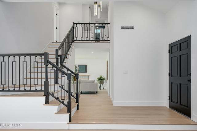 574 Nicole Drive, Newbury Park CA: https://media.crmls.org/mediaz/1794855c-3628-43fe-9d9c-c3b13b971074.jpg