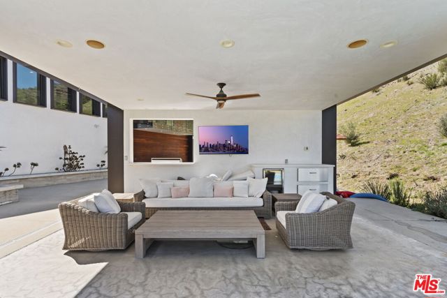 31830 Lobo Canyon, Agoura Hills CA: https://media.crmls.org/mediaz/1794a530-7771-4517-9e98-24784159b461.jpg