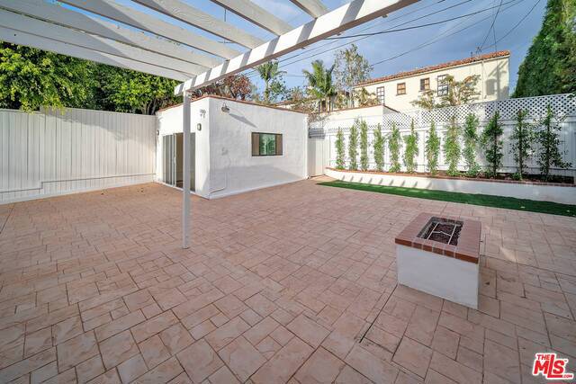 1316 Thayer Avenue, Los Angeles CA: https://media.crmls.org/mediaz/1794d64c-2b03-4cda-bb64-7b46c9502b94.jpg