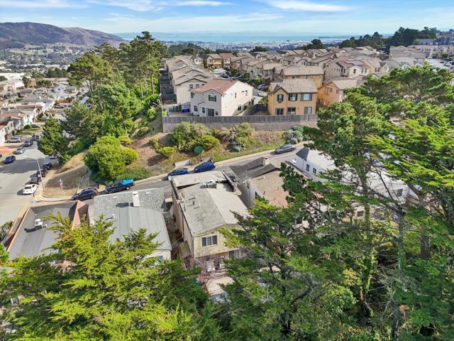 16 Christopher Court, Daly City CA: https://media.crmls.org/mediaz/1795efcd-06b7-43b6-968f-4604a470f795.jpg