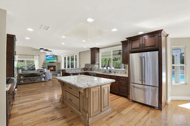 1033 1035 Summit Trl, Escondido CA: https://media.crmls.org/mediaz/179629c5-fa04-4772-aea2-7d98fb680570.jpg