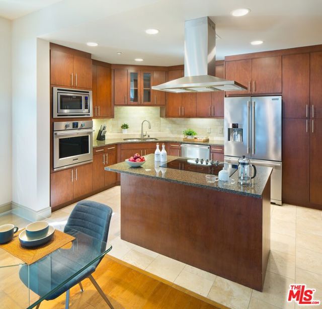 10700 Wilshire Boulevard, Los Angeles CA: https://media.crmls.org/mediaz/179696dc-5b9d-4cca-a3d2-a4a9b56dfef6.jpg