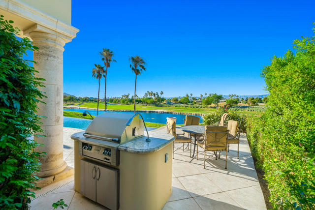 80614 Via Pessaro, La Quinta CA: https://media.crmls.org/mediaz/1796cbb8-40a7-44c7-b11e-42eb6efa47da.jpg