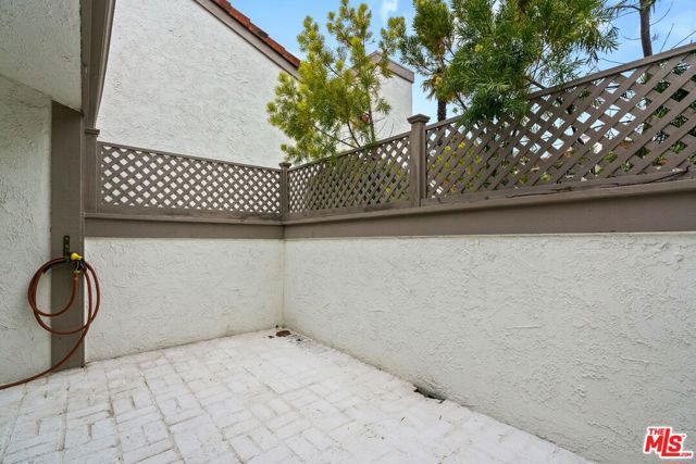 17114 Palisades Circle, Pacific Palisades CA: https://media.crmls.org/mediaz/17975503-d19b-40ac-86bf-876a802337d4.jpg