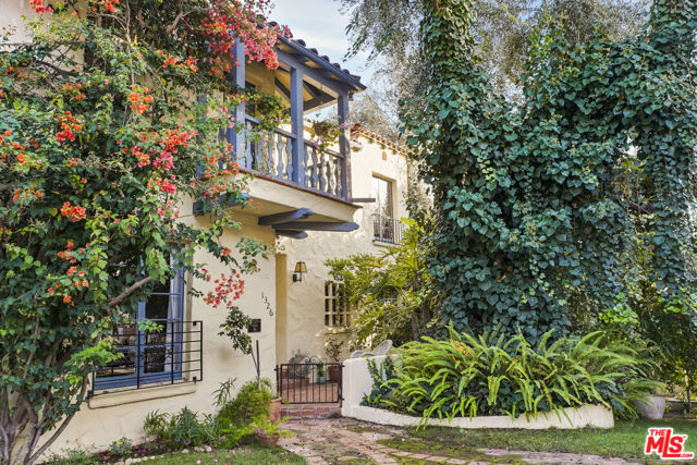 1326 Cordova Avenue, Glendale CA: https://media.crmls.org/mediaz/1797f4a2-63fe-4f9a-8dcf-4864729a41ed.jpg