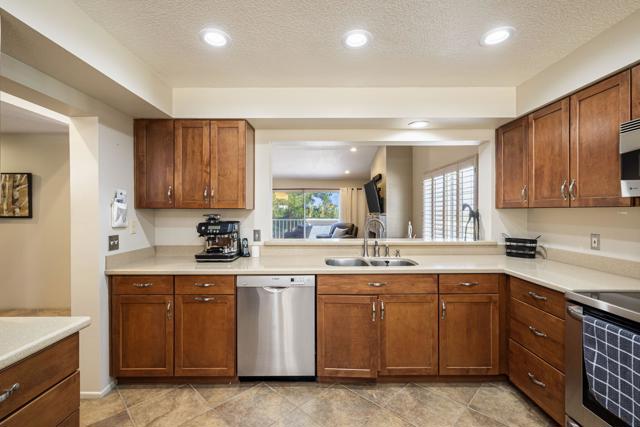 340 Vista Royale Drive, Palm Desert CA: https://media.crmls.org/mediaz/179826a5-f7f9-4258-af89-9e3074acb6f1.jpg
