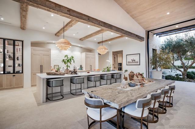 14783 Roxbury Terr., Rancho Santa Fe CA: https://media.crmls.org/mediaz/17986669-f865-46a2-903e-ecd45ce00171.jpg