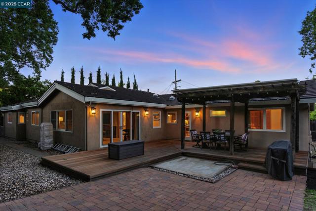 15 Ardmore Ct, Pleasant Hill CA: https://media.crmls.org/mediaz/17989457-06f6-4b4f-962e-ae188cbf274d.jpg