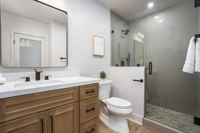 Image 43 of 75 For 4593 Coronado Ave