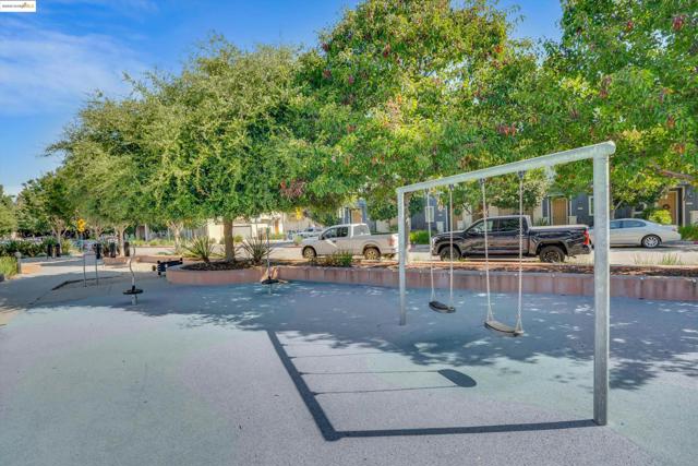 2284 Morrow St, Hayward CA: https://media.crmls.org/mediaz/1798d08c-c12c-4a8b-83f7-b1f360f06a0f.jpg