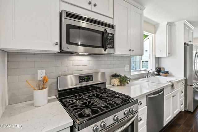 4570 N Vistapark Drive, Moorpark CA: https://media.crmls.org/mediaz/179940f9-7e6d-4bf0-8a55-2301b8d5ef25.jpg