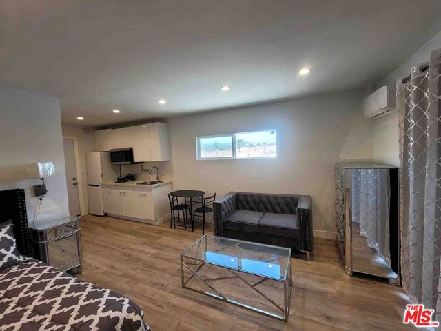 1820 S La Brea Avenue, Los Angeles CA: https://media.crmls.org/mediaz/179952a3-004f-4bdc-a7d8-8fc5cdf9cc29.jpg