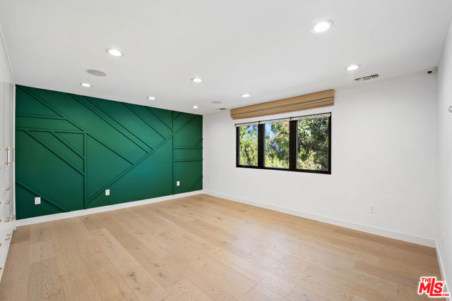 19536 Wells Drive, Tarzana CA: https://media.crmls.org/mediaz/17997b1e-6655-49e6-95f3-76fd378901fb.jpg