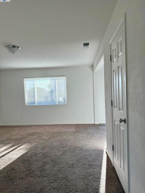 105 Harp Ct, Merced CA: https://media.crmls.org/mediaz/1799e843-cb12-4e8f-9301-dcb4e6cc3a6e.jpg