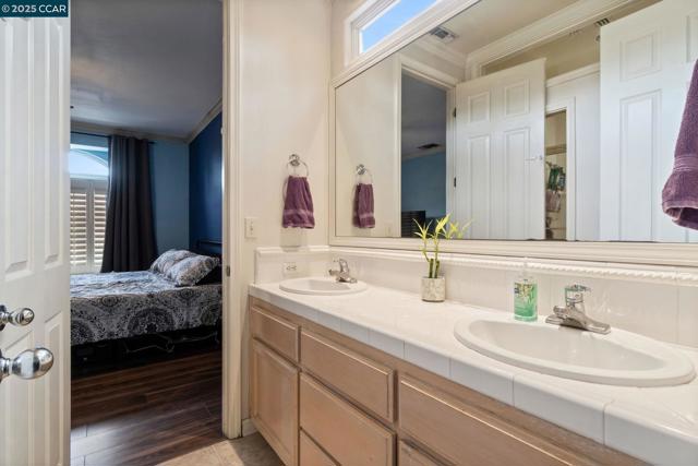 2550 E Jenny Ave, Fresno CA: https://media.crmls.org/mediaz/179a7e44-29c6-4d3c-8ed2-9c7689457dfa.jpg