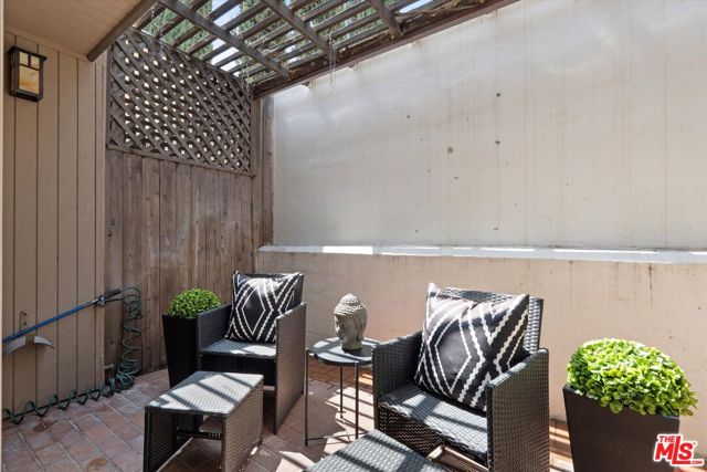853 Larrabee Street, West Hollywood CA: https://media.crmls.org/mediaz/179b3436-bd71-48c2-a63e-c9037e519dd5.jpg