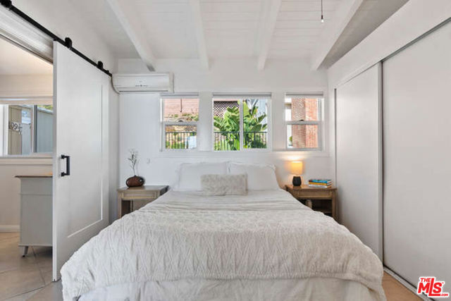 22609 Pacific Coast Highway, Malibu CA: https://media.crmls.org/mediaz/179b4d63-3e7f-4cae-8c93-3edd2c305284.jpg