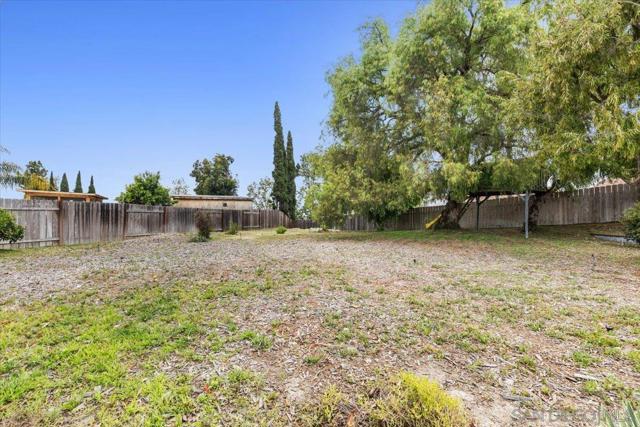 5356 Malcolm St, Oceanside CA: https://media.crmls.org/mediaz/179bf917-76c4-46d6-88fd-2d80223216a0.jpg