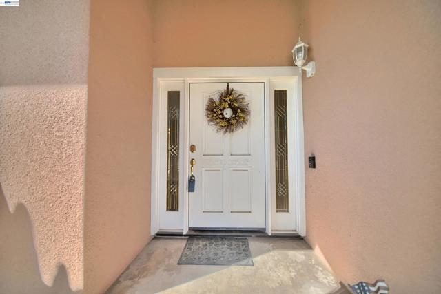 1425 Forest Dr, Turlock CA: https://media.crmls.org/mediaz/179c754c-ce86-4e5c-babd-ce33a166e7d8.jpg