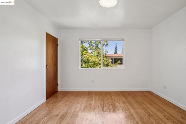 574 66th, Oakland CA: https://media.crmls.org/mediaz/179c77d2-0ab6-4168-bd0f-ce609f785167.jpg