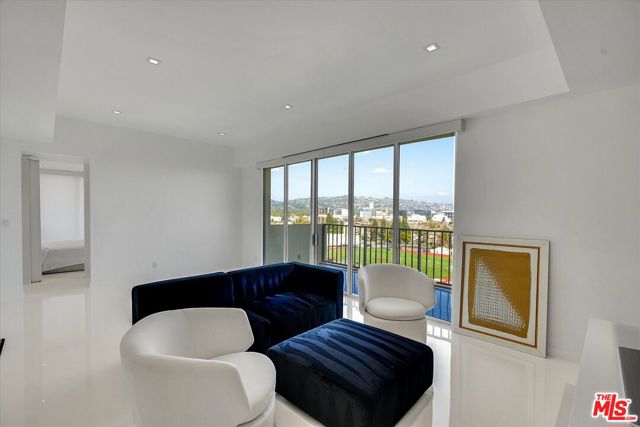 2160 E Century Parkway, Los Angeles CA: https://media.crmls.org/mediaz/179e0ea2-80cb-48a8-8440-a1d6e3a9b56c.jpg