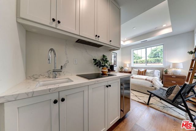 7733 Henefer Avenue, Los Angeles CA: https://media.crmls.org/mediaz/179ea69c-1146-4c6e-a5ea-515d8c719402.jpg