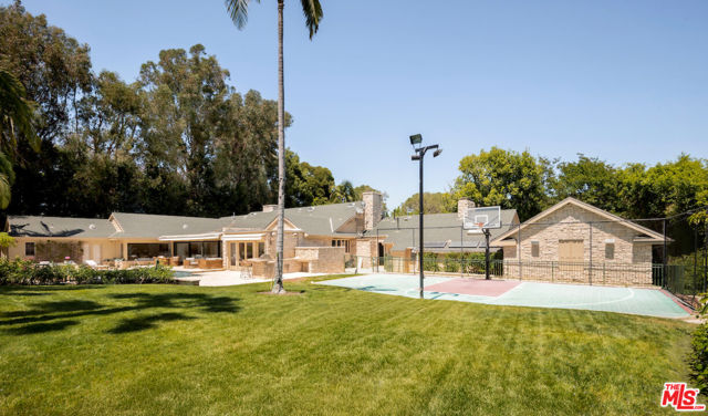 9996 Sunset Boulevard, Beverly Hills CA: https://media.crmls.org/mediaz/179ec646-4da8-458f-a441-64c6055fa249.jpg
