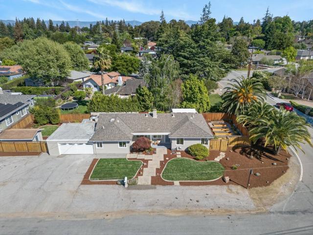 2169 Yorkshire Way, Mountain View CA: https://media.crmls.org/mediaz/179f2664-fc33-4578-b6da-931f1d38264b.jpg