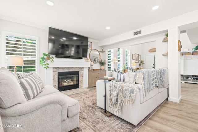 2758 Briarpatch Drive, Simi Valley CA: https://media.crmls.org/mediaz/179f4fc3-d5da-48f0-af7b-5b60a97a1c5e.jpg