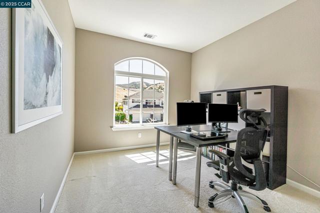 1039 Rolling Woods Way, Concord CA: https://media.crmls.org/mediaz/179f5604-6ace-4dbc-b65c-3877b73be453.jpg