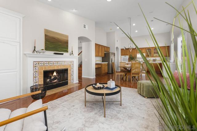 987 Palencia Ct, Chula Vista CA: https://media.crmls.org/mediaz/17a01080-98f3-45c1-93e0-0217949d7b16.jpg