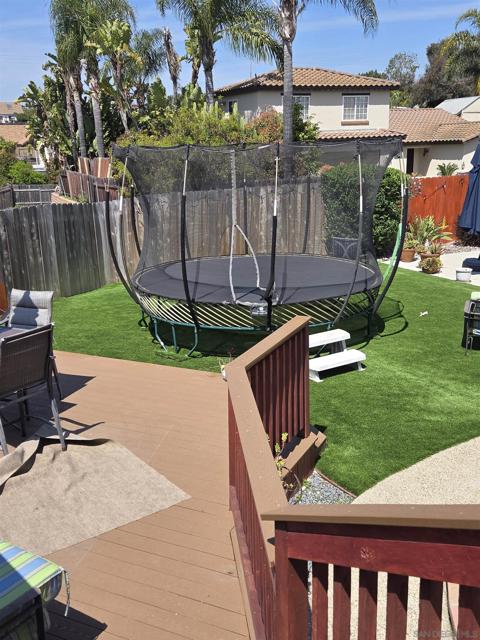 1552 Merlot Ct, Vista CA: https://media.crmls.org/mediaz/17a02f18-64c5-47ca-a135-c17cb0d0374e.jpg