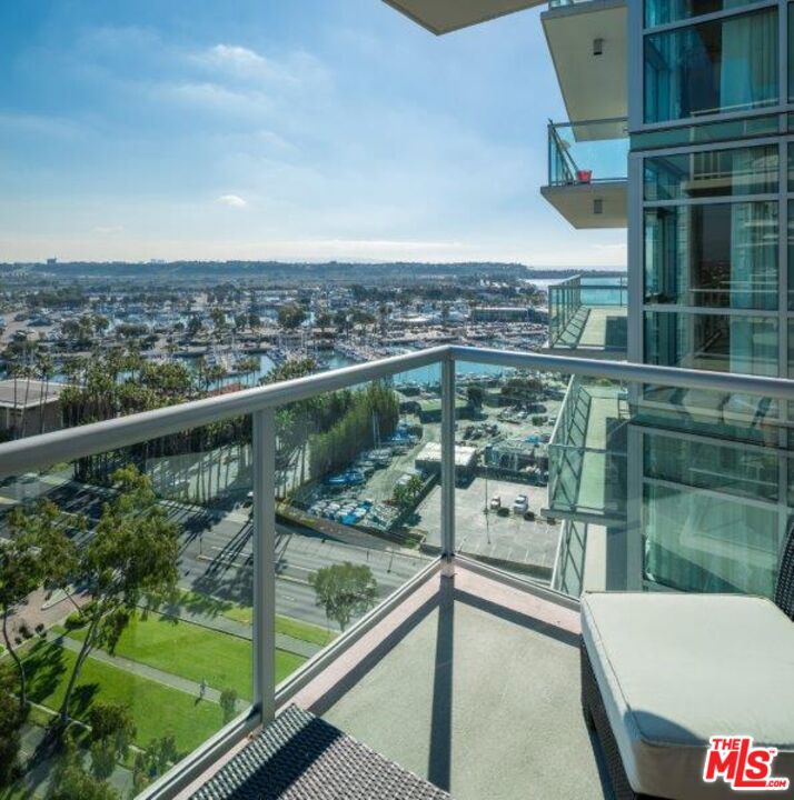 https://media.crmls.org/mediaz/17a0b5f6-ae03-4d21-9722-2ccc1cccc7e2.jpg?preset=X-Large