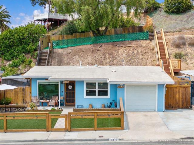 6212 Streamview Dr, San Diego CA: https://media.crmls.org/mediaz/17a0eb18-a2be-4b48-8fe0-4d71ca3a85c8.jpg