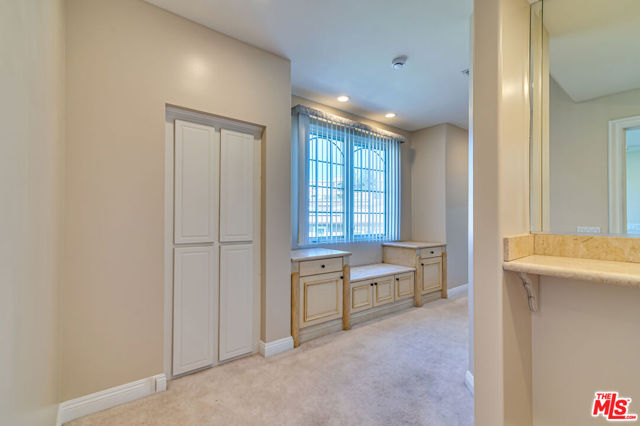 1008 Harbor Crossing Lane, Marina del Rey CA: https://media.crmls.org/mediaz/17a0ef44-914a-4caf-96d0-47c401a48109.jpg