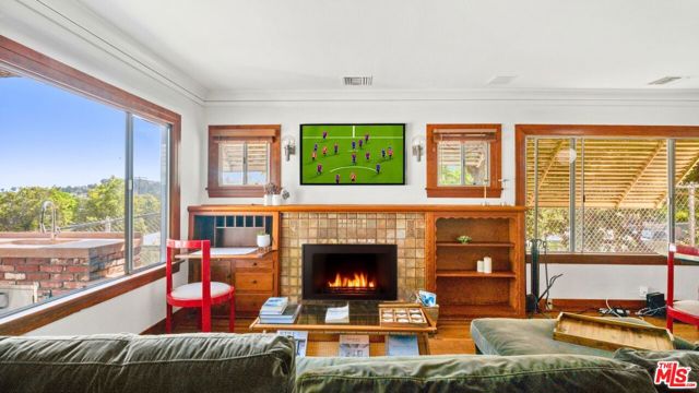 6155 Poppy Peak Drive, Los Angeles CA: https://media.crmls.org/mediaz/17a16e51-b9a6-4c25-b1c2-40f5ad7d88e2.jpg