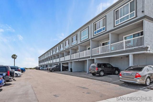 1111 Seacoast Dr, Imperial Beach CA: https://media.crmls.org/mediaz/17a1ea34-2f74-4c9e-a740-27baed80f69d.jpg