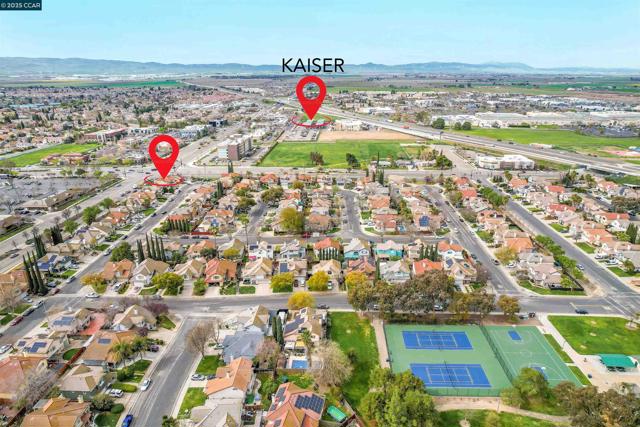 1974 Paradise Valley Ct, Tracy CA: https://media.crmls.org/mediaz/17a264cc-5aae-42d4-a8ee-4a434ca2319d.jpg