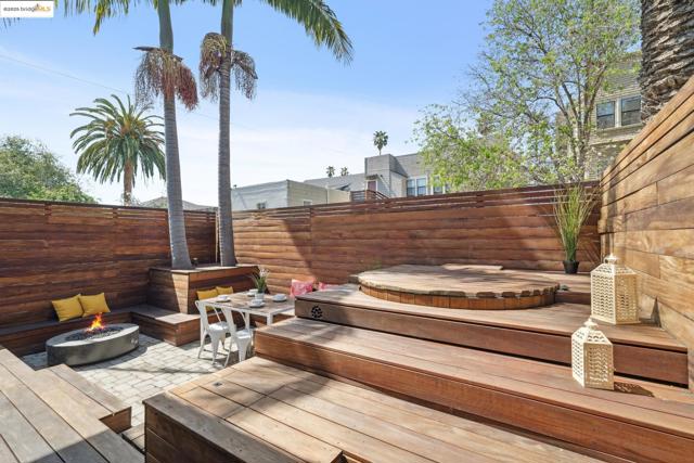 319 E 17Th St, Oakland CA: https://media.crmls.org/mediaz/17a26bde-3020-47dc-a53d-f7312d20b828.jpg