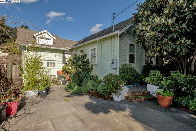 3140 27Th St, Oakland, California 94601, 3 Bedrooms Bedrooms, ,2 BathroomsBathrooms,Single Family Residence,For Sale,27Th St,41084870