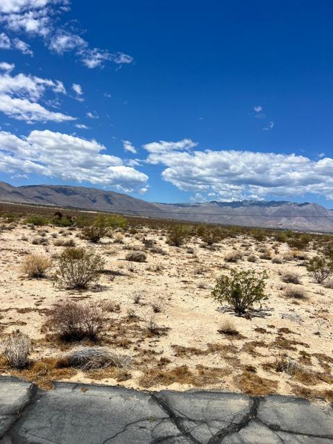 4236 Connie Lane, Borrego Springs CA: https://media.crmls.org/mediaz/17a3a96f-6a32-469a-80de-98a876399a93.jpg