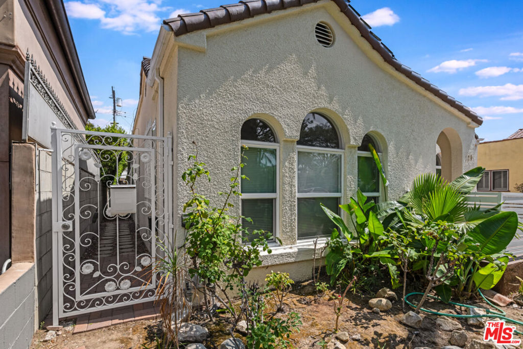 124 S Almont Drive #1 — Contemporary