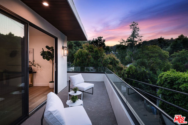 9836 Yoakum Drive, Beverly Hills CA: https://media.crmls.org/mediaz/17a4f67a-0fbd-4df1-950c-ac79504eb31a.jpg